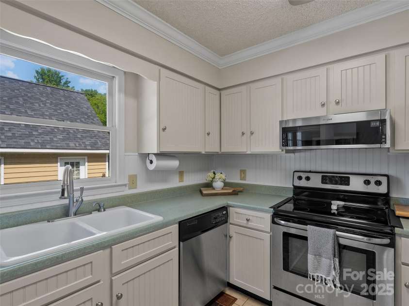 29 Driftwood Lane, Mills River, NC 28759.  MLS# CAR4257863, YatesRealty ID 13711. 