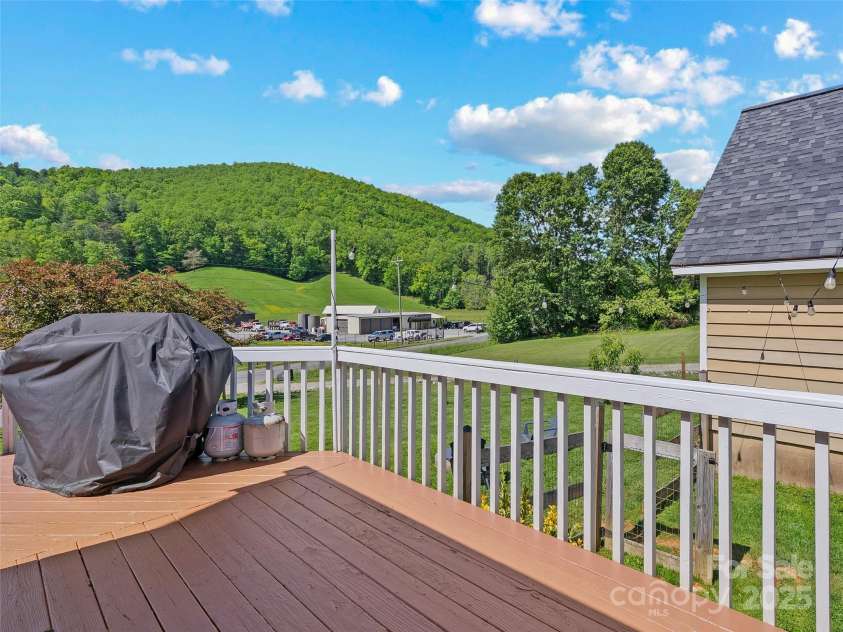 29 Driftwood Lane, Mills River, NC 28759.  MLS# CAR4257863, YatesRealty ID 13711. 