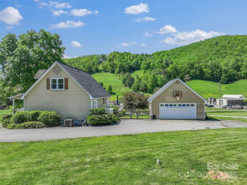 29 Driftwood Lane, Mills River, NC 28759.  MLS# CAR4257863, YatesRealty ID 13711. 