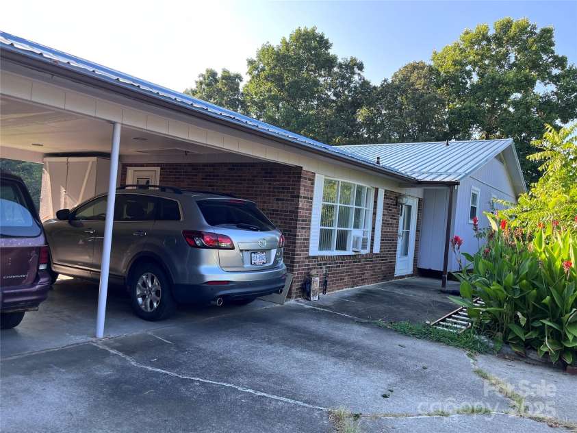 1614 Brown Orchard Drive, Morganton, NC 28655.  MLS# CAR4221086, YatesRealty ID 13712. 