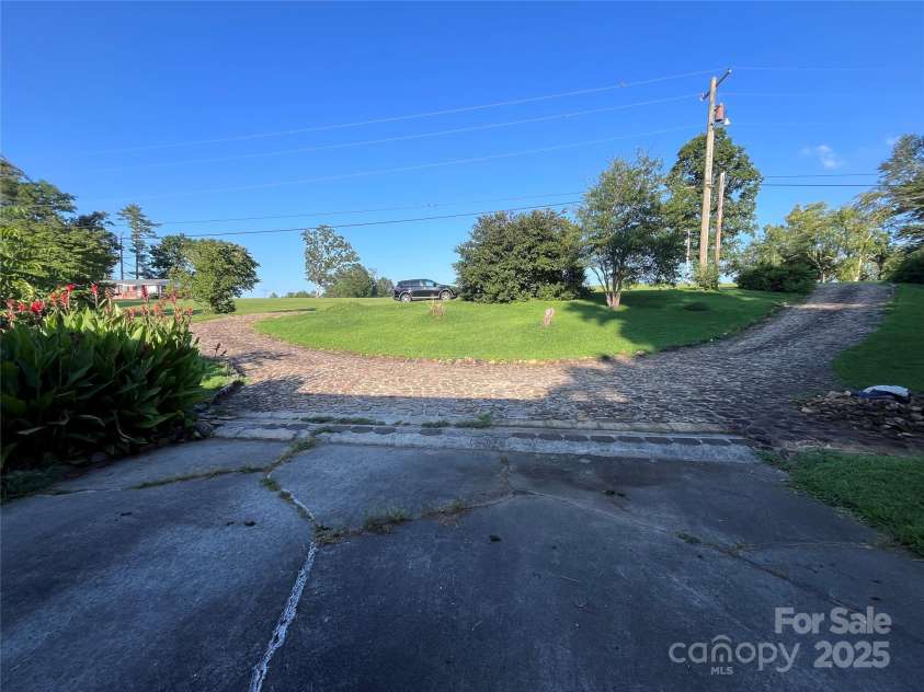 1614 Brown Orchard Drive, Morganton, NC 28655.  MLS# CAR4221086, YatesRealty ID 13712. 