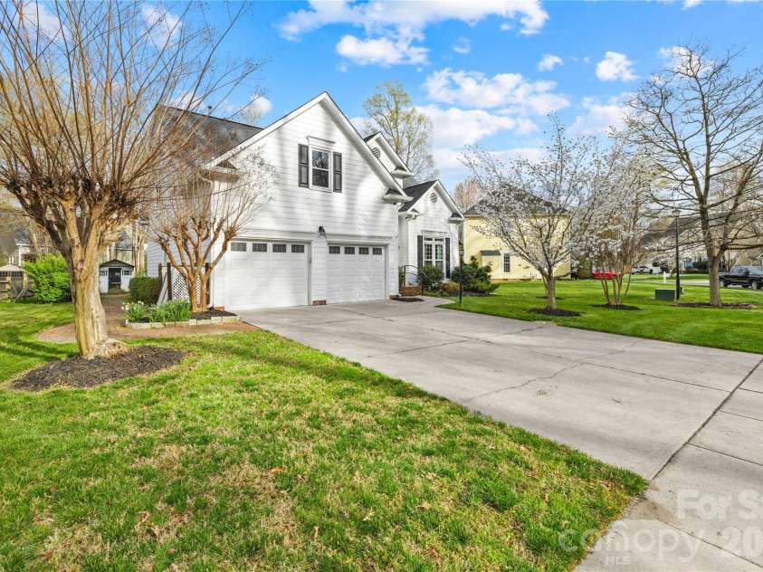 8312 Forest Shadow Circle, Cornelius, NC 28031.  MLS# CAR4356607, YatesRealty ID 13712. 