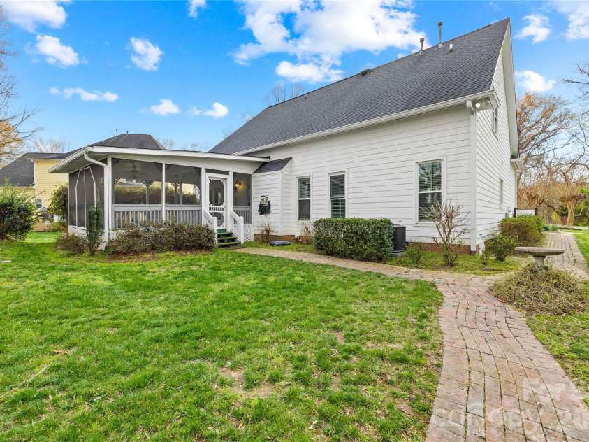 8312 Forest Shadow Circle, Cornelius, NC 28031.  MLS# CAR4356607, YatesRealty ID 13712. 