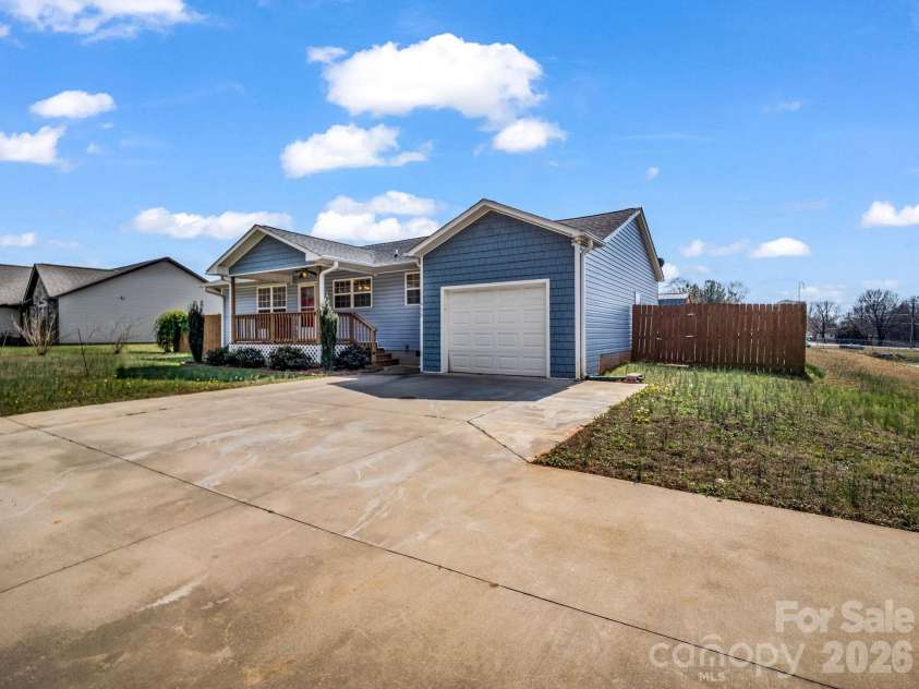 655 Oconee Street, Chesnee, SC 29323.  MLS# CAR4354180, YatesRealty ID 13713. 