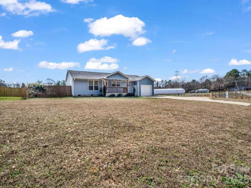655 Oconee Street, Chesnee, SC 29323.  MLS# CAR4354180, YatesRealty ID 13713. 