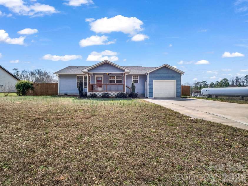 655 Oconee Street, Chesnee, SC 29323.  MLS# CAR4354180, YatesRealty ID 13713. 