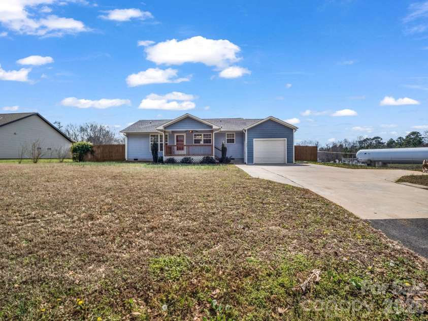 655 Oconee Street, Chesnee, SC 29323.  MLS# CAR4354180, YatesRealty ID 13713. 