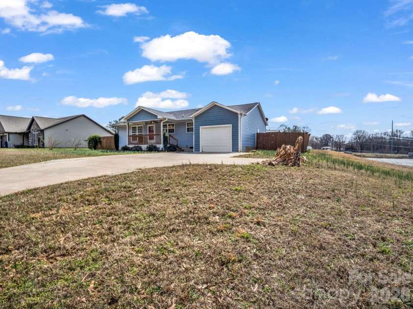 655 Oconee Street, Chesnee, SC 29323.  MLS# CAR4354180, YatesRealty ID 13713. 