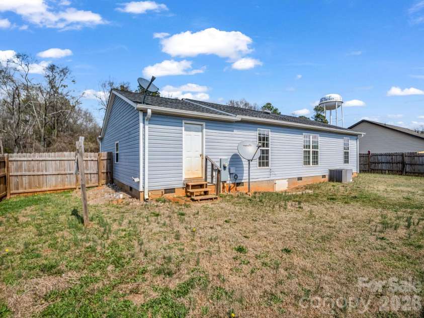 655 Oconee Street, Chesnee, SC 29323.  MLS# CAR4354180, YatesRealty ID 13713. 