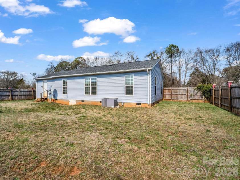 655 Oconee Street, Chesnee, SC 29323.  MLS# CAR4354180, YatesRealty ID 13713. 