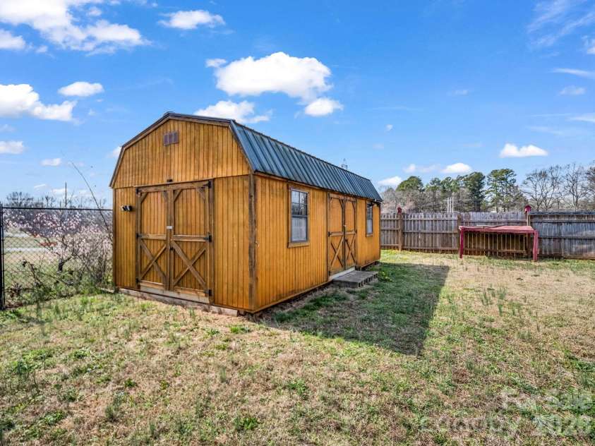 655 Oconee Street, Chesnee, SC 29323.  MLS# CAR4354180, YatesRealty ID 13713. 