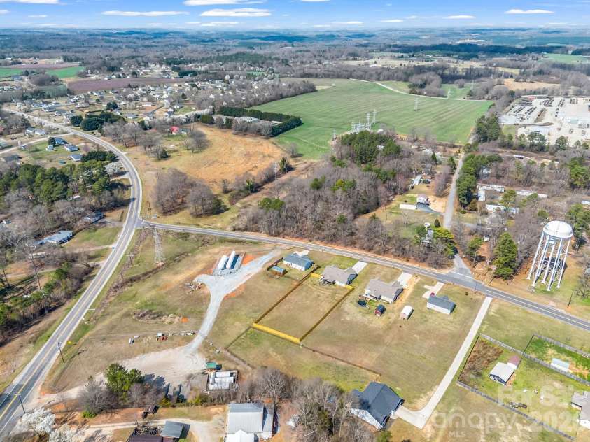 655 Oconee Street, Chesnee, SC 29323.  MLS# CAR4354180, YatesRealty ID 13713. 