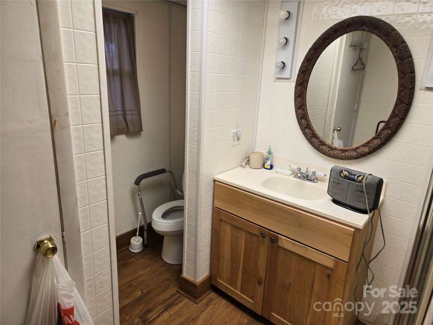 211 Holly Mountain Lane, Fletcher, NC 28732.  MLS# CAR4332699, YatesRealty ID 13714. Upper Bathroom
