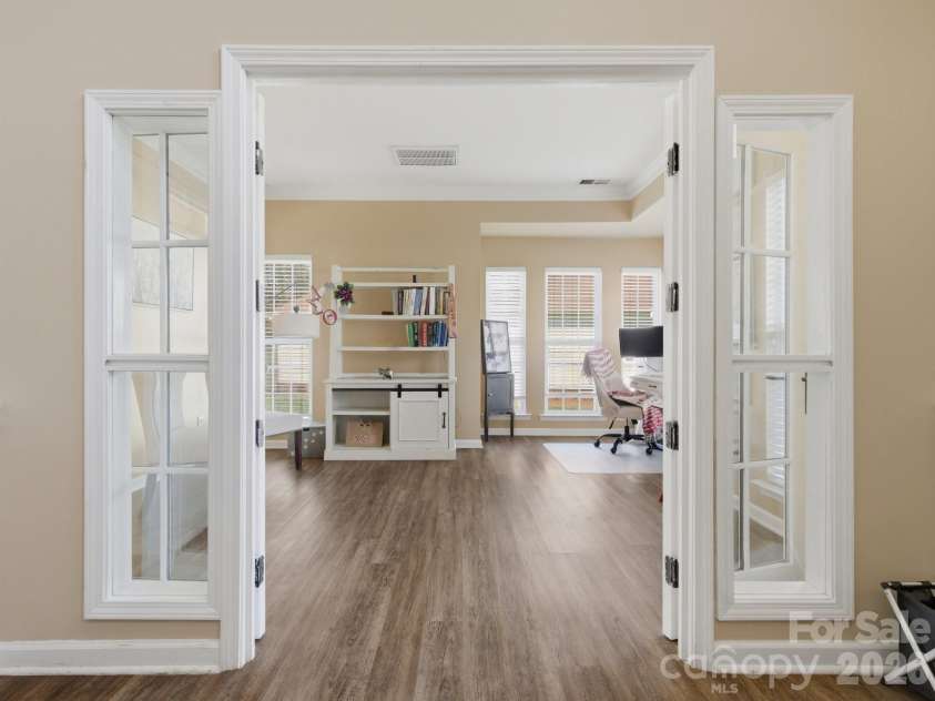11016 Wyndham Pointe, Charlotte, NC 28213.  MLS# CAR4360023, YatesRealty ID 13716. 