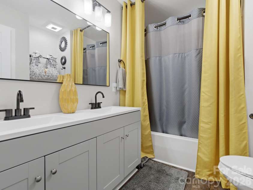 11016 Wyndham Pointe, Charlotte, NC 28213.  MLS# CAR4360023, YatesRealty ID 13716. 