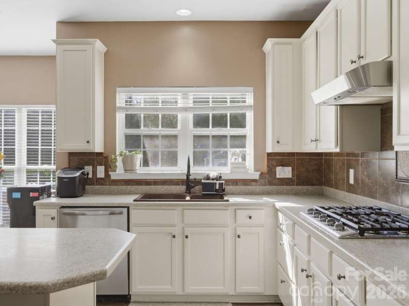 11016 Wyndham Pointe, Charlotte, NC 28213.  MLS# CAR4360023, YatesRealty ID 13716. 