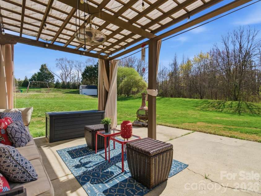 11016 Wyndham Pointe, Charlotte, NC 28213.  MLS# CAR4360023, YatesRealty ID 13716. 