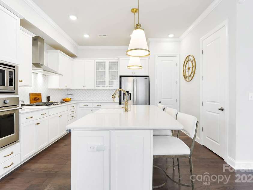 432 Belton Street, Charlotte, NC 28209.  MLS# CAR4254337, YatesRealty ID 13716. 
