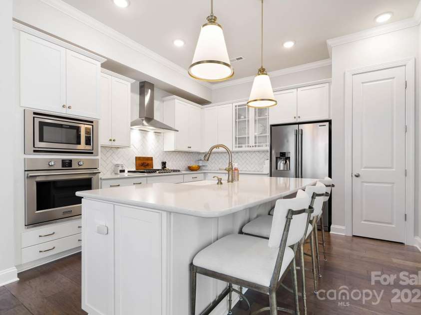 432 Belton Street, Charlotte, NC 28209.  MLS# CAR4254337, YatesRealty ID 13716. 