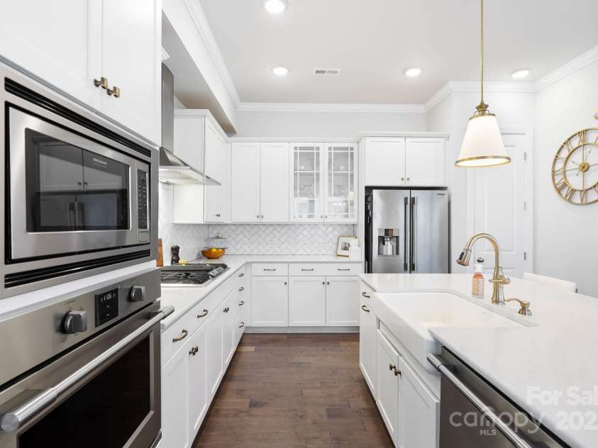 432 Belton Street, Charlotte, NC 28209.  MLS# CAR4254337, YatesRealty ID 13716. 