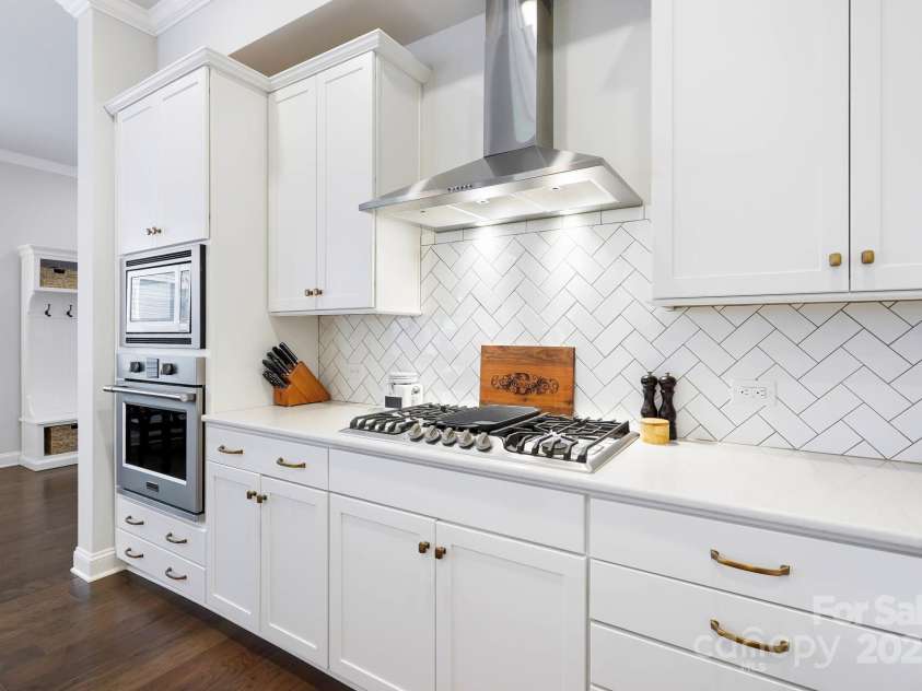 432 Belton Street, Charlotte, NC 28209.  MLS# CAR4254337, YatesRealty ID 13716. 