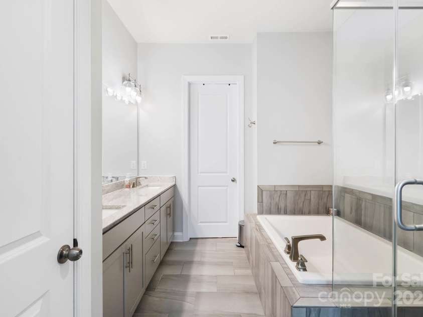 432 Belton Street, Charlotte, NC 28209.  MLS# CAR4254337, YatesRealty ID 13716. 