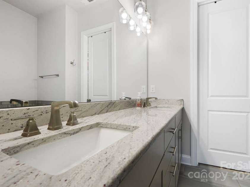 432 Belton Street, Charlotte, NC 28209.  MLS# CAR4254337, YatesRealty ID 13716. 