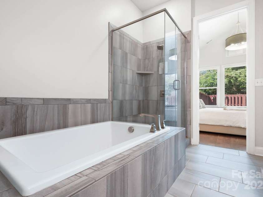 432 Belton Street, Charlotte, NC 28209.  MLS# CAR4254337, YatesRealty ID 13716. 