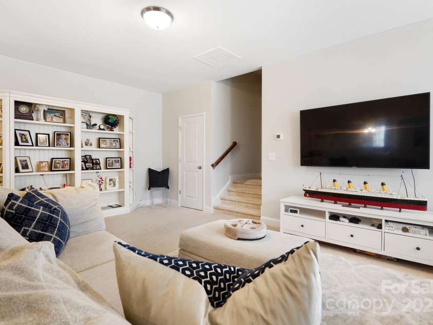 432 Belton Street, Charlotte, NC 28209.  MLS# CAR4254337, YatesRealty ID 13716. 