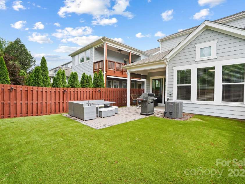 432 Belton Street, Charlotte, NC 28209.  MLS# CAR4254337, YatesRealty ID 13716. 