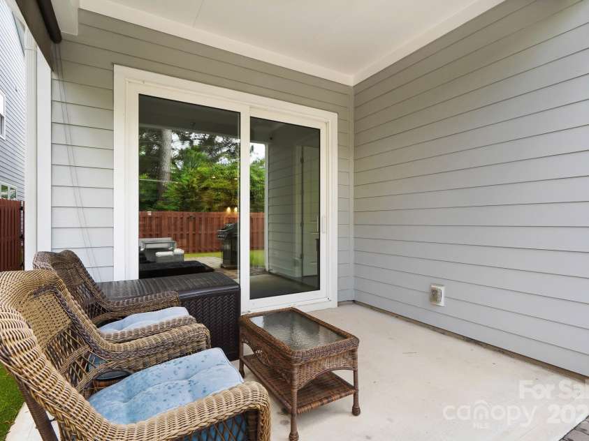 432 Belton Street, Charlotte, NC 28209.  MLS# CAR4254337, YatesRealty ID 13716. 