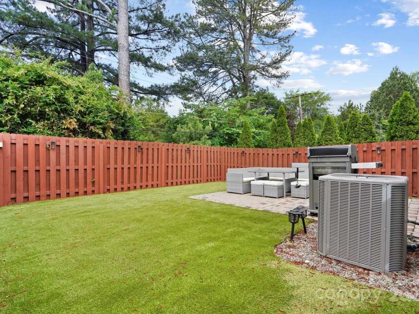 432 Belton Street, Charlotte, NC 28209.  MLS# CAR4254337, YatesRealty ID 13716. 