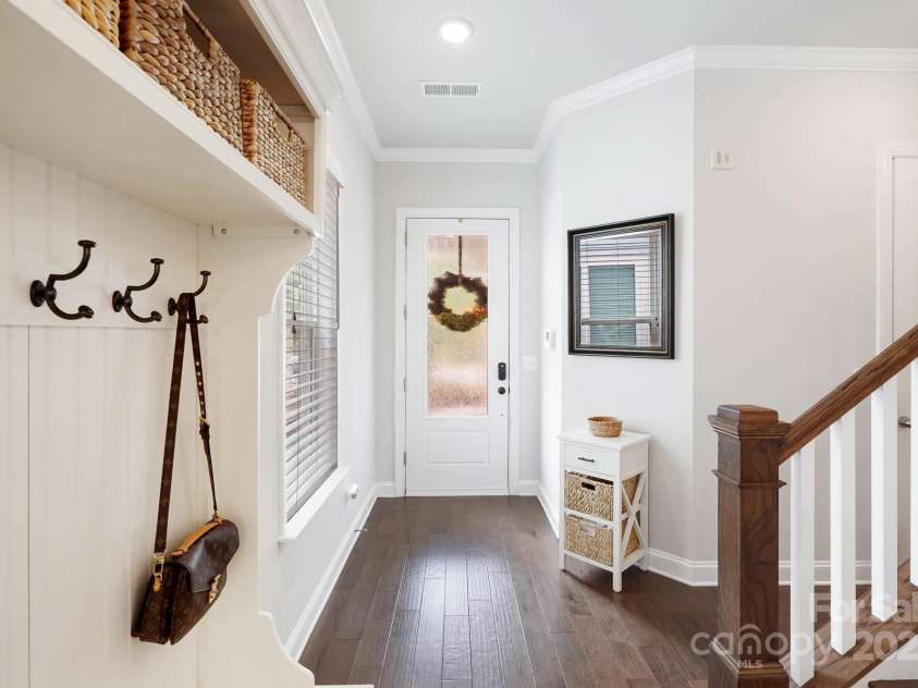 432 Belton Street, Charlotte, NC 28209.  MLS# CAR4254337, YatesRealty ID 13716. Entry with built in drop area