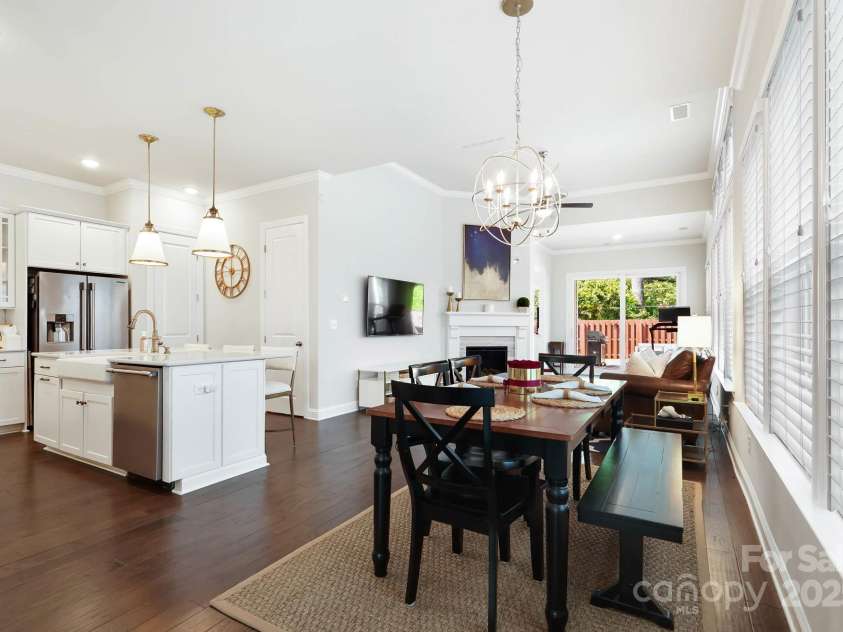 432 Belton Street, Charlotte, NC 28209.  MLS# CAR4254337, YatesRealty ID 13716. Open concept living with  kitchen, formal dining, and living room all open with high ceilings