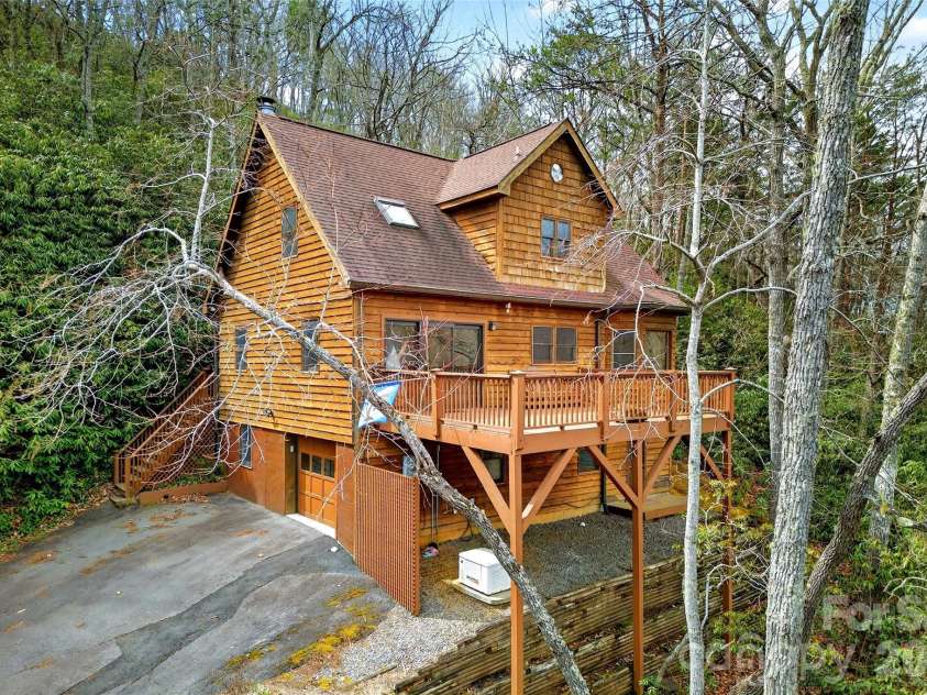 169 Hilltop Road, Black Mountain, NC 28711.  MLS# CAR4359023, YatesRealty ID 13719. 