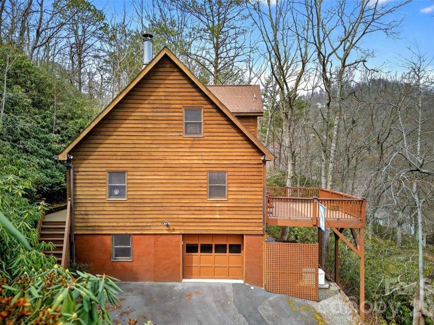169 Hilltop Road, Black Mountain, NC 28711.  MLS# CAR4359023, YatesRealty ID 13719. 