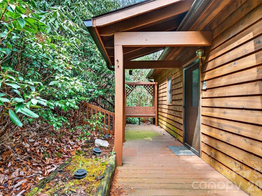 169 Hilltop Road, Black Mountain, NC 28711.  MLS# CAR4359023, YatesRealty ID 13719. 