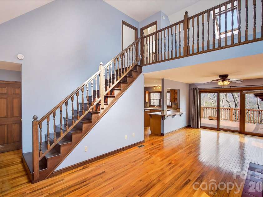 169 Hilltop Road, Black Mountain, NC 28711.  MLS# CAR4359023, YatesRealty ID 13719. 