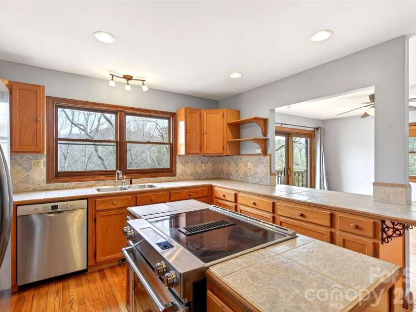 169 Hilltop Road, Black Mountain, NC 28711.  MLS# CAR4359023, YatesRealty ID 13719. 