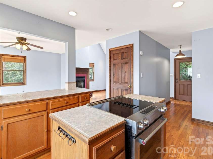 169 Hilltop Road, Black Mountain, NC 28711.  MLS# CAR4359023, YatesRealty ID 13719. 