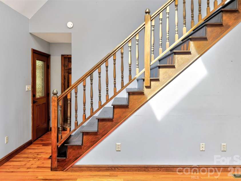 169 Hilltop Road, Black Mountain, NC 28711.  MLS# CAR4359023, YatesRealty ID 13719. 