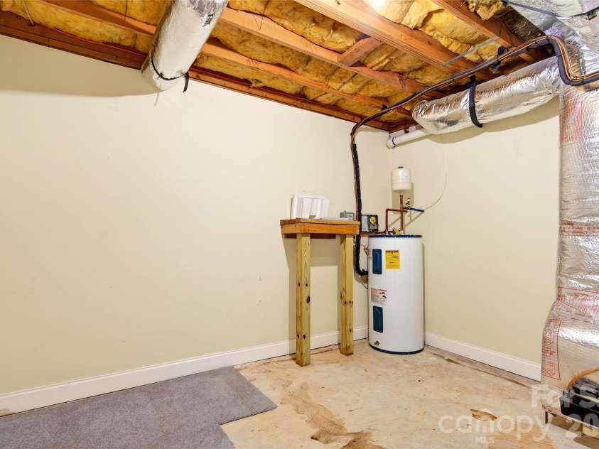 169 Hilltop Road, Black Mountain, NC 28711.  MLS# CAR4359023, YatesRealty ID 13719. 