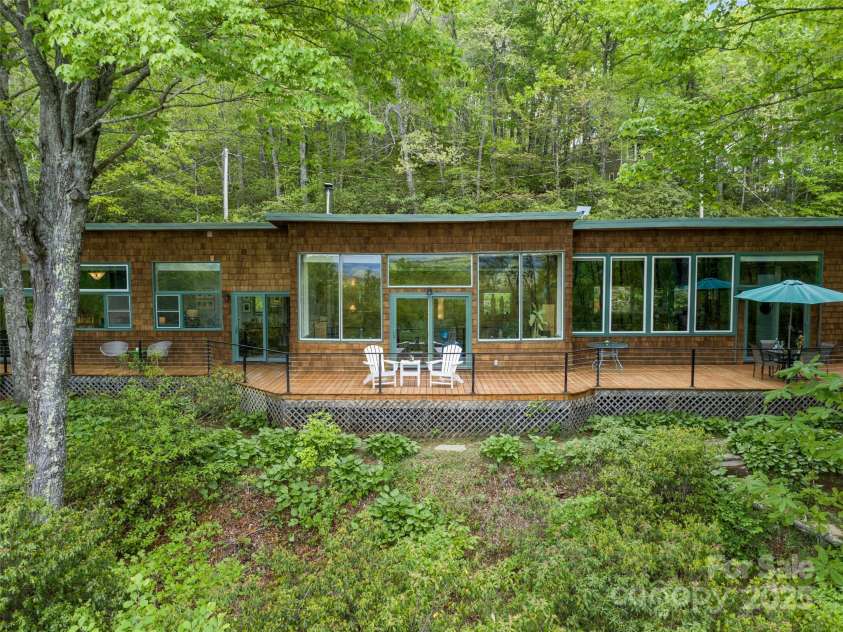 319 Twilight Way, Burnsville, NC 28714.  MLS# CAR4256310, YatesRealty ID 13719. 