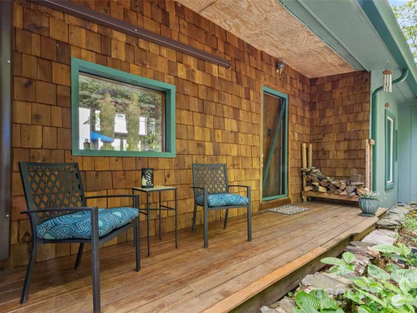 319 Twilight Way, Burnsville, NC 28714.  MLS# CAR4256310, YatesRealty ID 13719. 