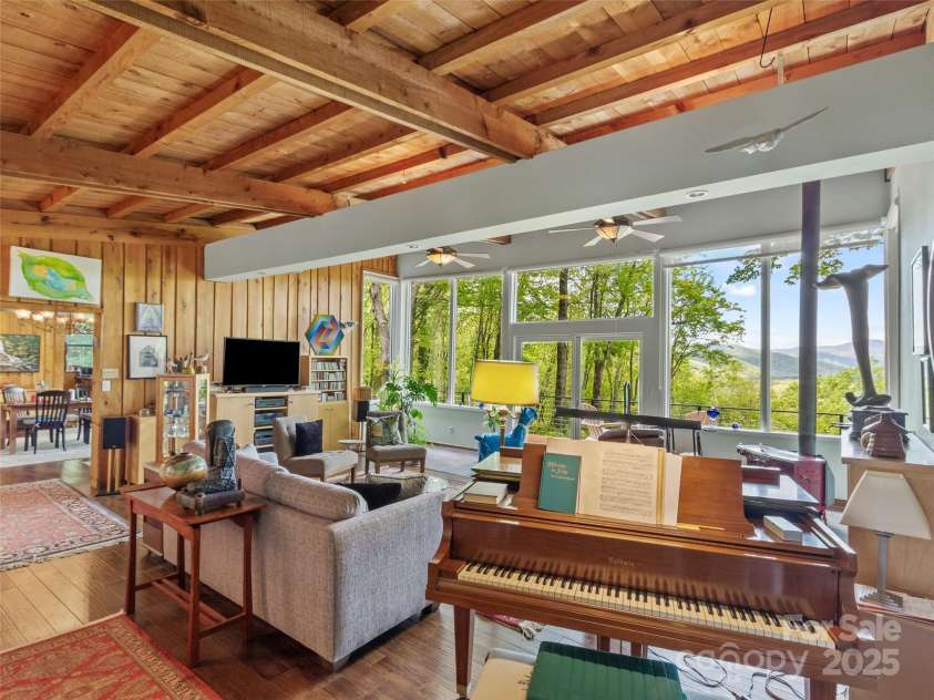 319 Twilight Way, Burnsville, NC 28714.  MLS# CAR4256310, YatesRealty ID 13719. 