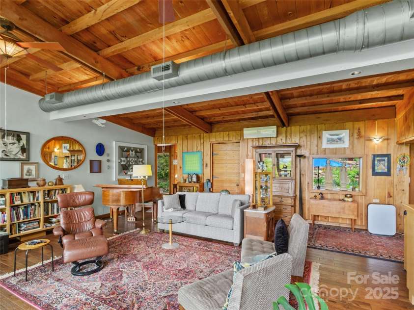 319 Twilight Way, Burnsville, NC 28714.  MLS# CAR4256310, YatesRealty ID 13719. 