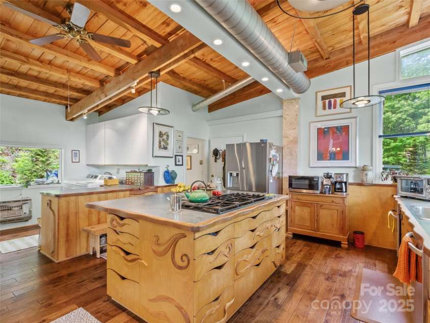 319 Twilight Way, Burnsville, NC 28714.  MLS# CAR4256310, YatesRealty ID 13719. 