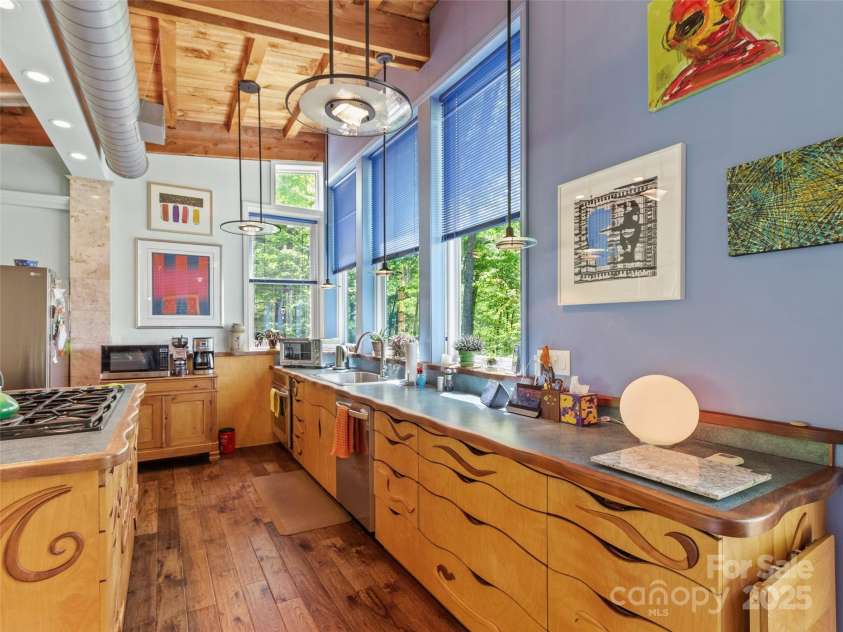 319 Twilight Way, Burnsville, NC 28714.  MLS# CAR4256310, YatesRealty ID 13719. 