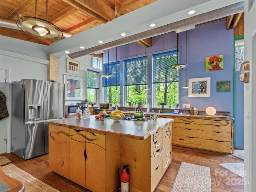 319 Twilight Way, Burnsville, NC 28714.  MLS# CAR4256310, YatesRealty ID 13719. 