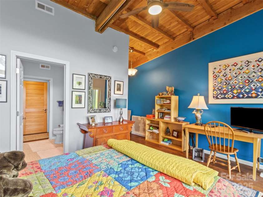 319 Twilight Way, Burnsville, NC 28714.  MLS# CAR4256310, YatesRealty ID 13719. 